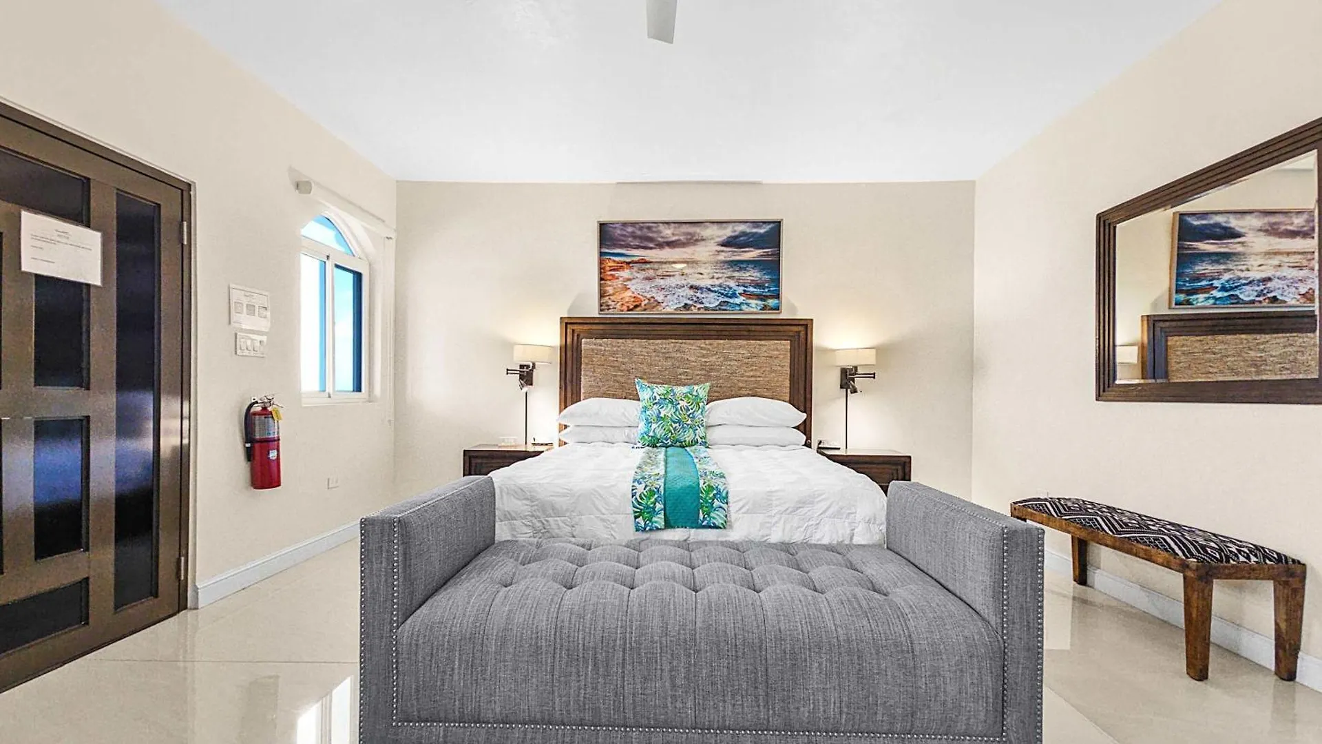 Hospitality Expert Bts 7 - Pool Beach & Bar Montego Bay Herberg