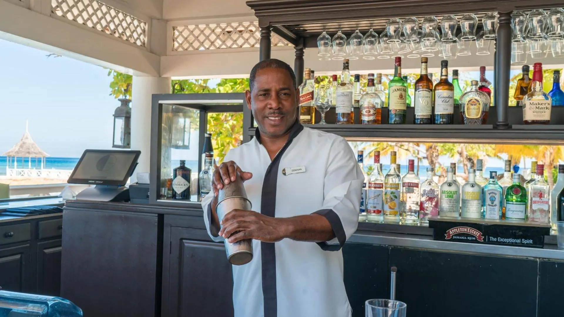 Hospitality Expert Bts 7 - Pool Beach & Bar Montego Bay