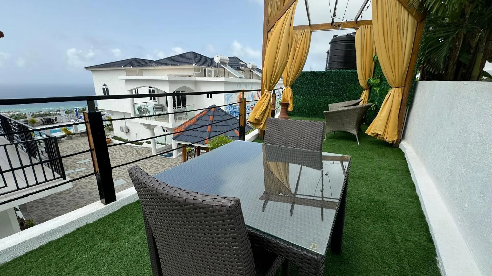 Inn Hospitality Expert Bts 7 - Pool Beach & Bar Montego Bay Jamaica