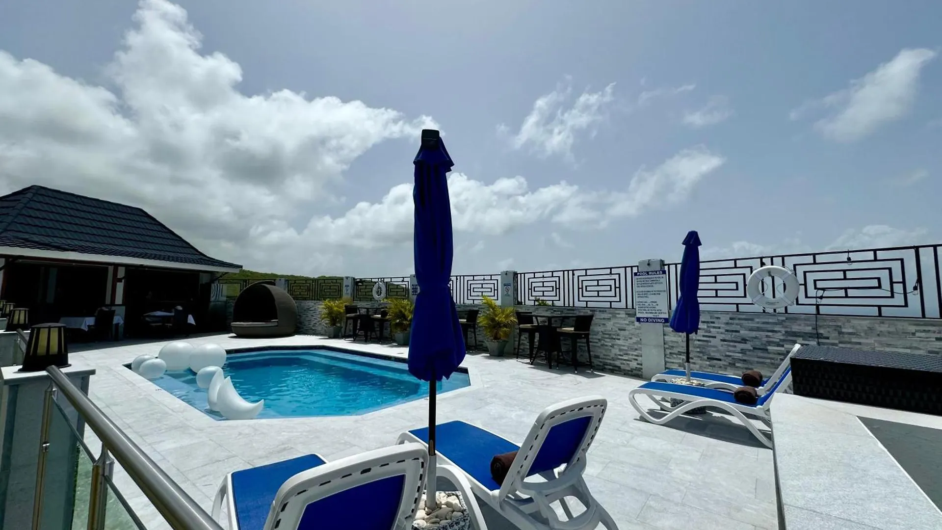 Inn Hospitality Expert Bts 7 - Pool Beach & Bar Montego Bay Jamaica