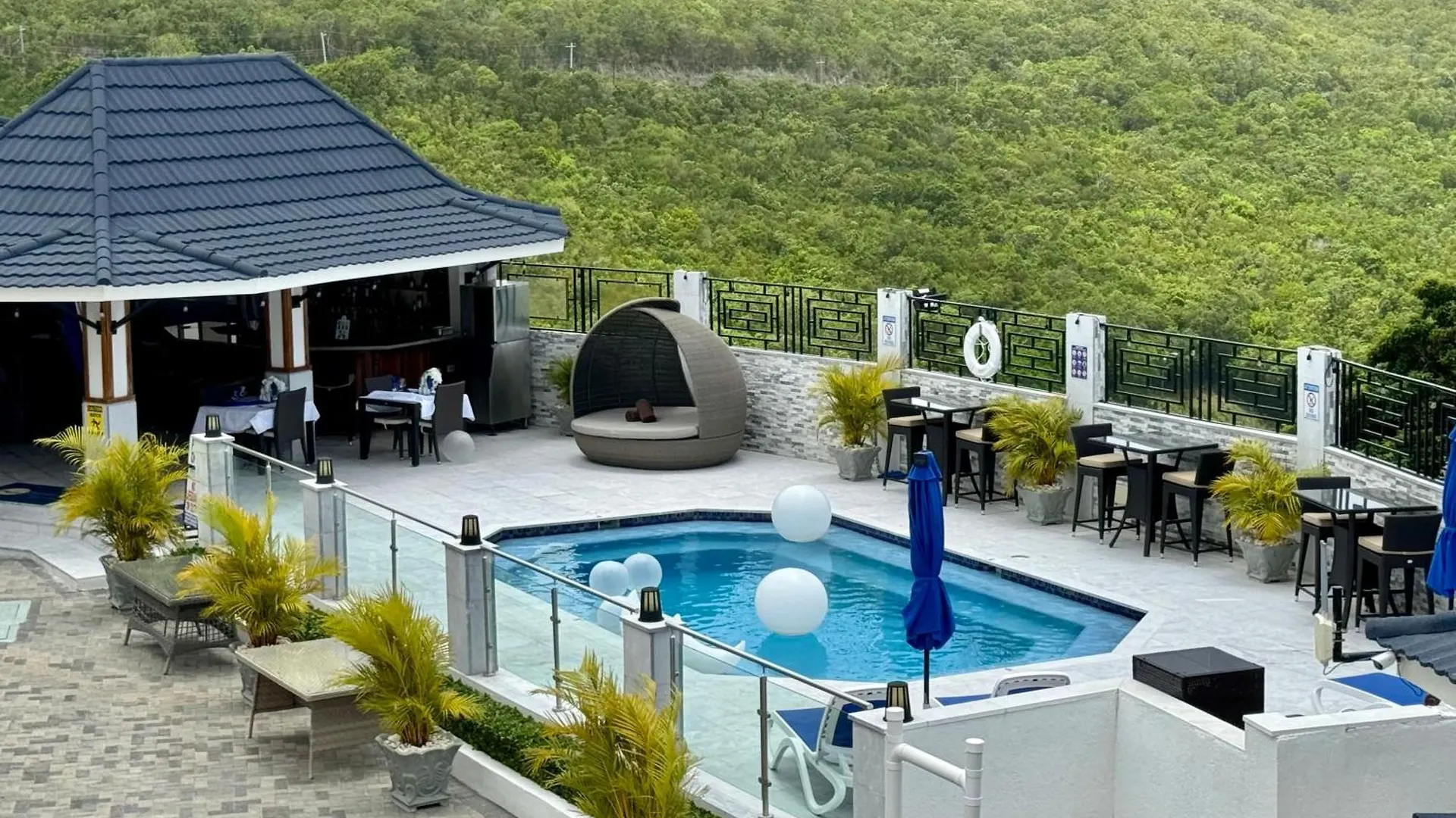 Hospitality Expert Bts 7 - Pool Beach & Bar Montego Bay