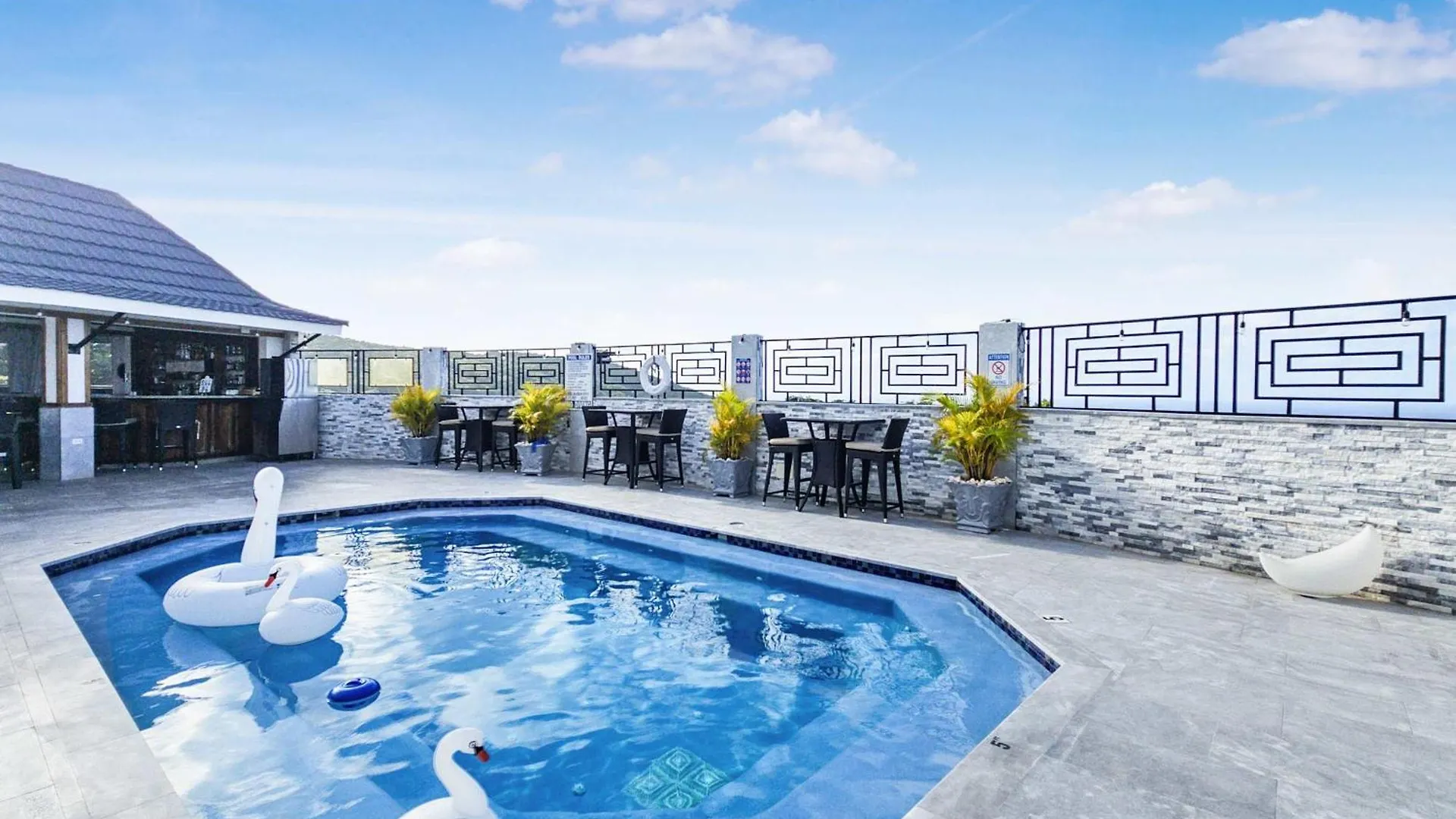 Hospitality Expert Bts 7 - Pool Beach & Bar Montego Bay