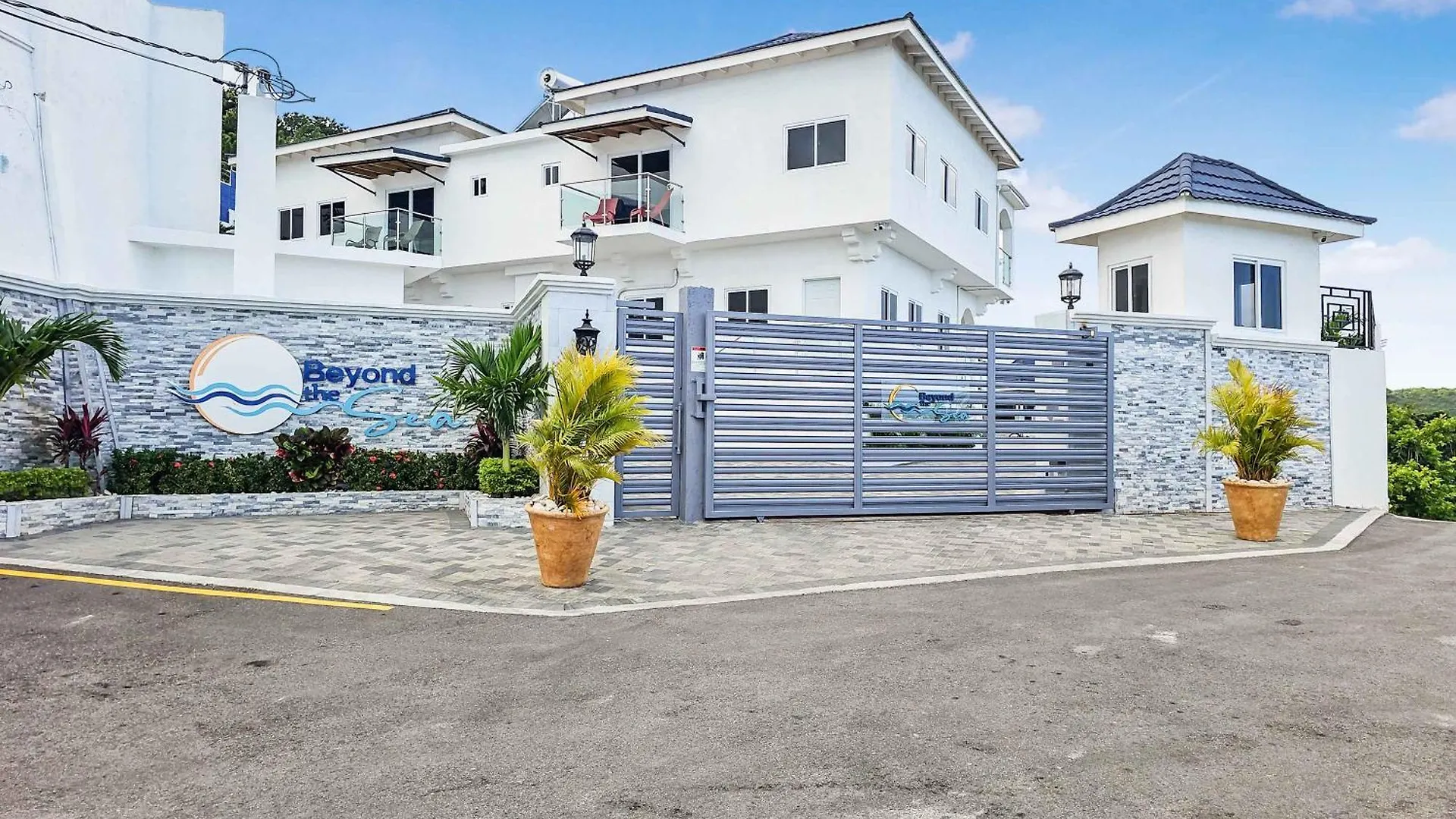 Hospitality Expert Bts 7 - Pool Beach & Bar Montego Bay