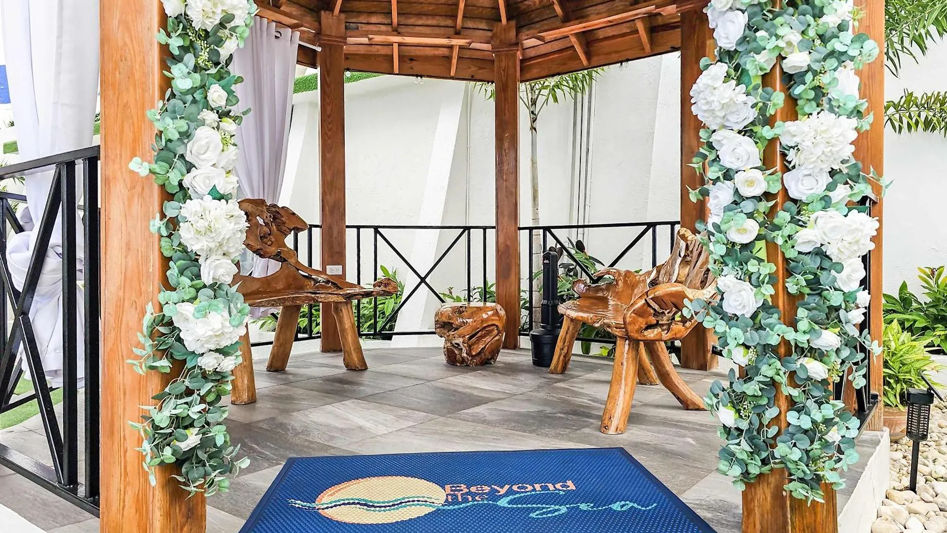 Hospitality Expert Bts 7 - Pool Beach & Bar Montego Bay