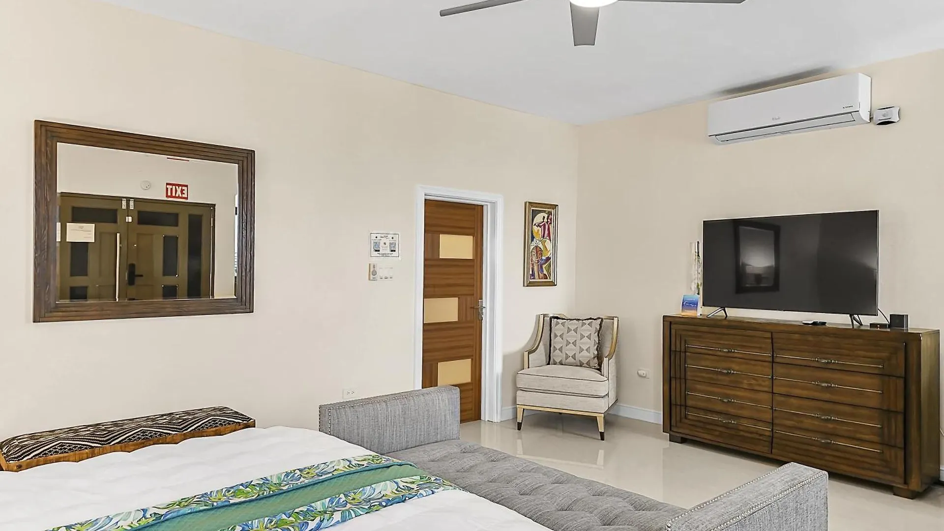 Hospitality Expert Bts 7 - Pool Beach & Bar Montego Bay Inn