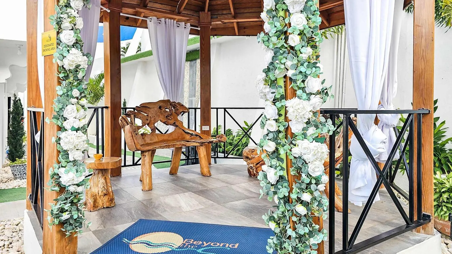 Hospitality Expert Bts 7 - Pool Beach & Bar Montego Bay Inn